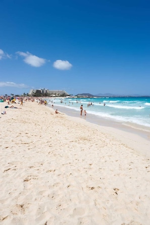 In Strandnähe, Liegestühle, Strandtücher