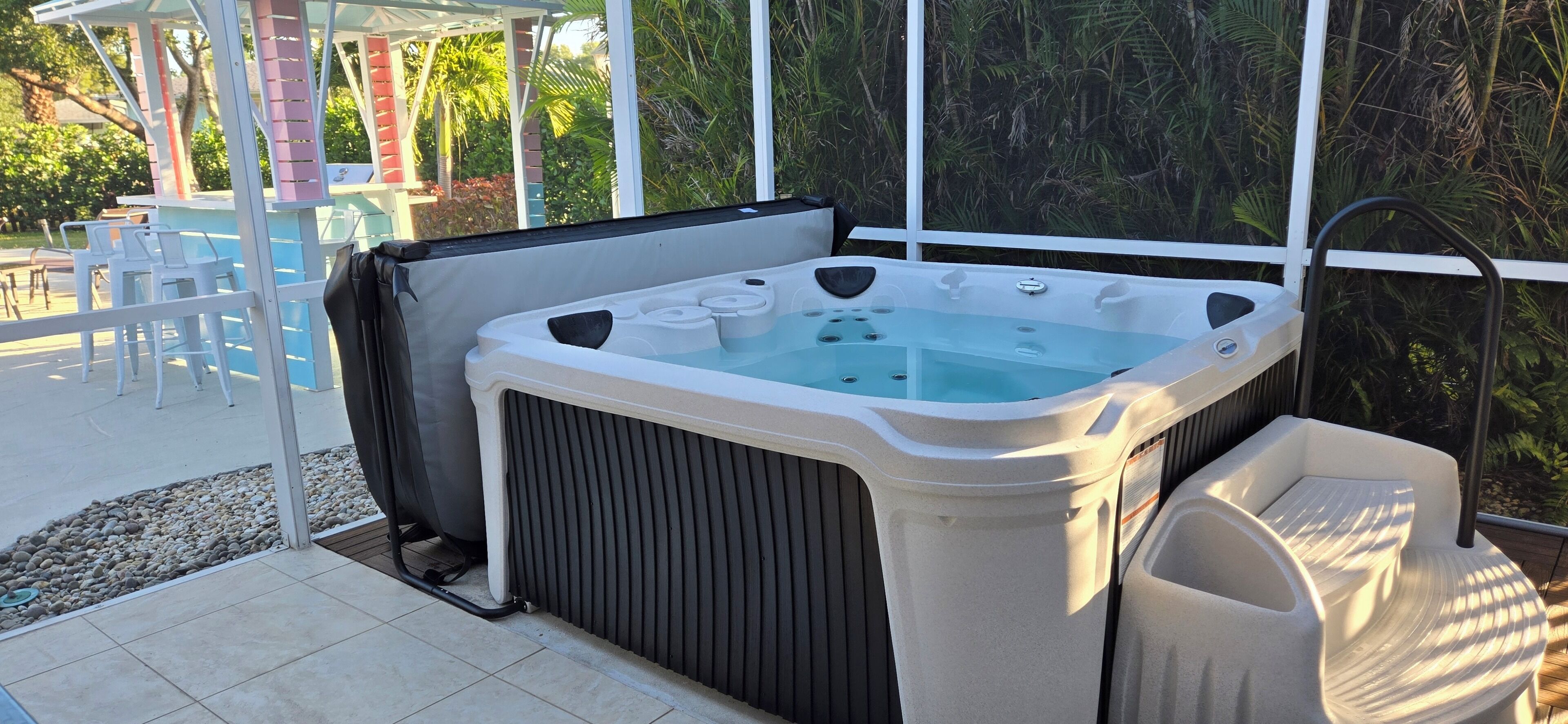 Tina de hidromasaje al aire libre