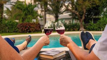 Alberca al aire libre y alberca climatizada