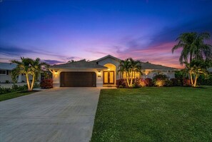 Exterior - Private Heated Pool-Hot Tub-Fire Pit-Tiki Bar-Large Yard-Great Location! (Naples)