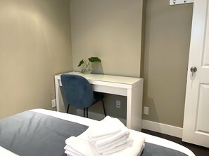 2 bedrooms, in-room safe, desk, free WiFi