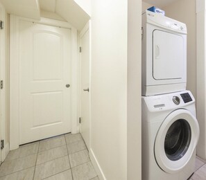 Interior - 2Bedroom 1Bath Seperate Entrance Lower-level Quiet, Cofy and Convenience (Burnaby)