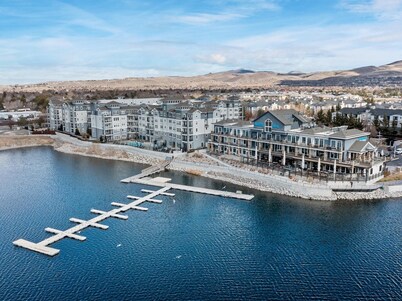 Lakefront Condo w/ Jacuzzi, Rooftop near  Mall, Casino, Theater w/ City Views