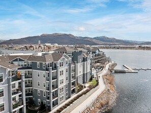 Exterior - Lakefront Condo w/ Jacuzzi, Rooftop near  Mall, Casino, Theater w/ City Views (Sparks)