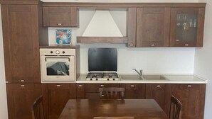 茶具/咖啡用具、冰箱、烤箱、炉灶
