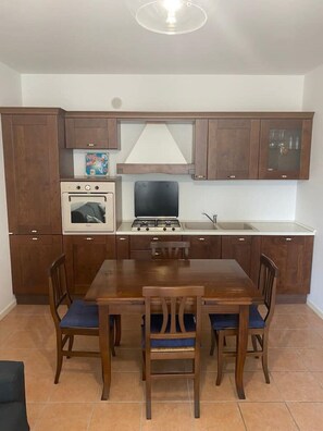 Kühlschrank, Ofen, Herdplatte, Geschirrspüler