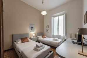 3 chambres, fer et planche à repasser, Wi-Fi, draps fournis