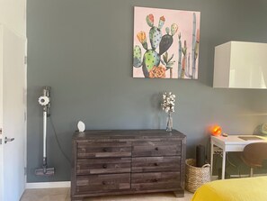 1 Schlafzimmer, Schreibtisch, Bügeleisen/Bügelbrett, WLAN