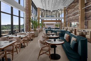 2 restaurants, breakfast, lunch, dinner served; American cuisine