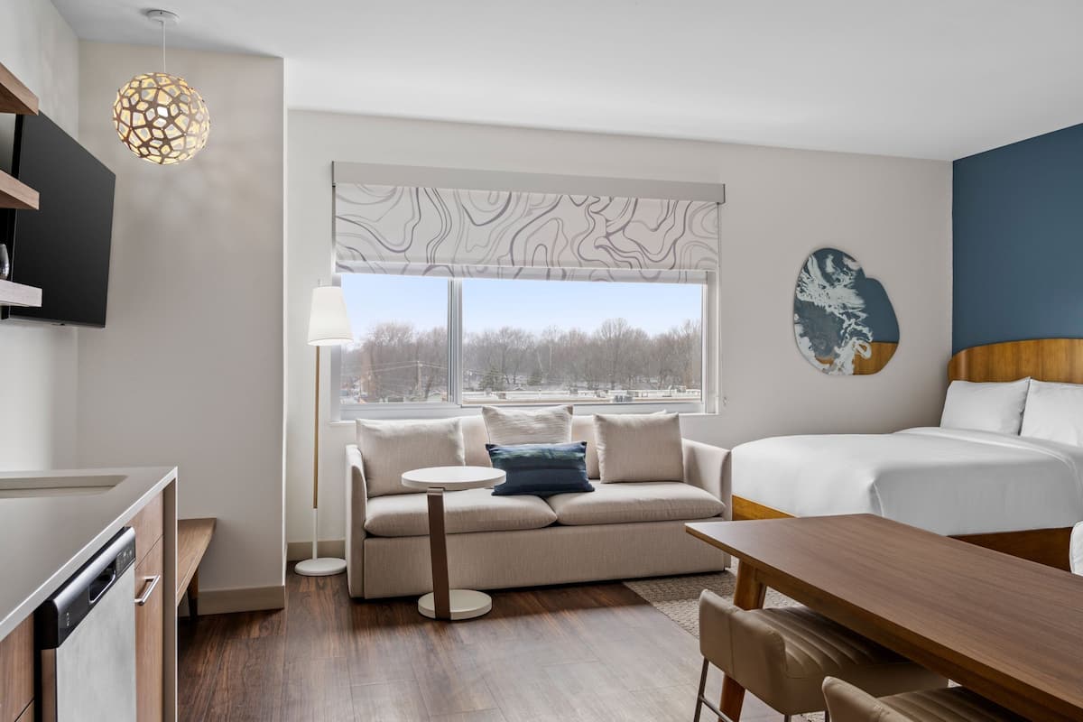 Premium bedding, pillowtop beds, in-room safe, desk