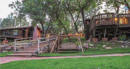 Payson | Secluded Cabin Retreat | Pool + Hot Tub