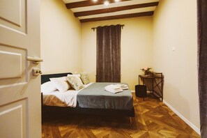 1 habitación, tabla de planchar con plancha, internet y ropa de cama 