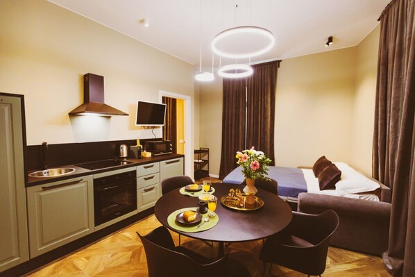 1 bedroom, iron/ironing board, internet, bed sheets