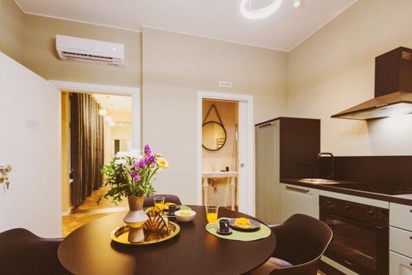 Micro-ondes, four, plaque de cuisson, lave-vaisselle