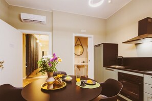 Microonde, forno, piano cottura, lavastoviglie