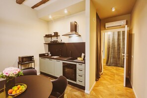 Micro-ondes, four, plaque de cuisson, lave-vaisselle