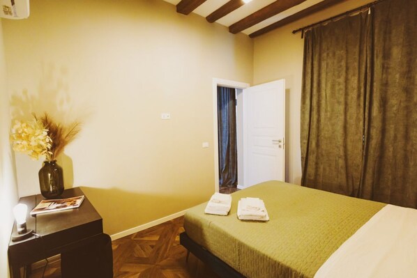 1 bedroom, iron/ironing board, internet, bed sheets