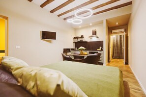 1 habitación, tabla de planchar con plancha, internet y ropa de cama 