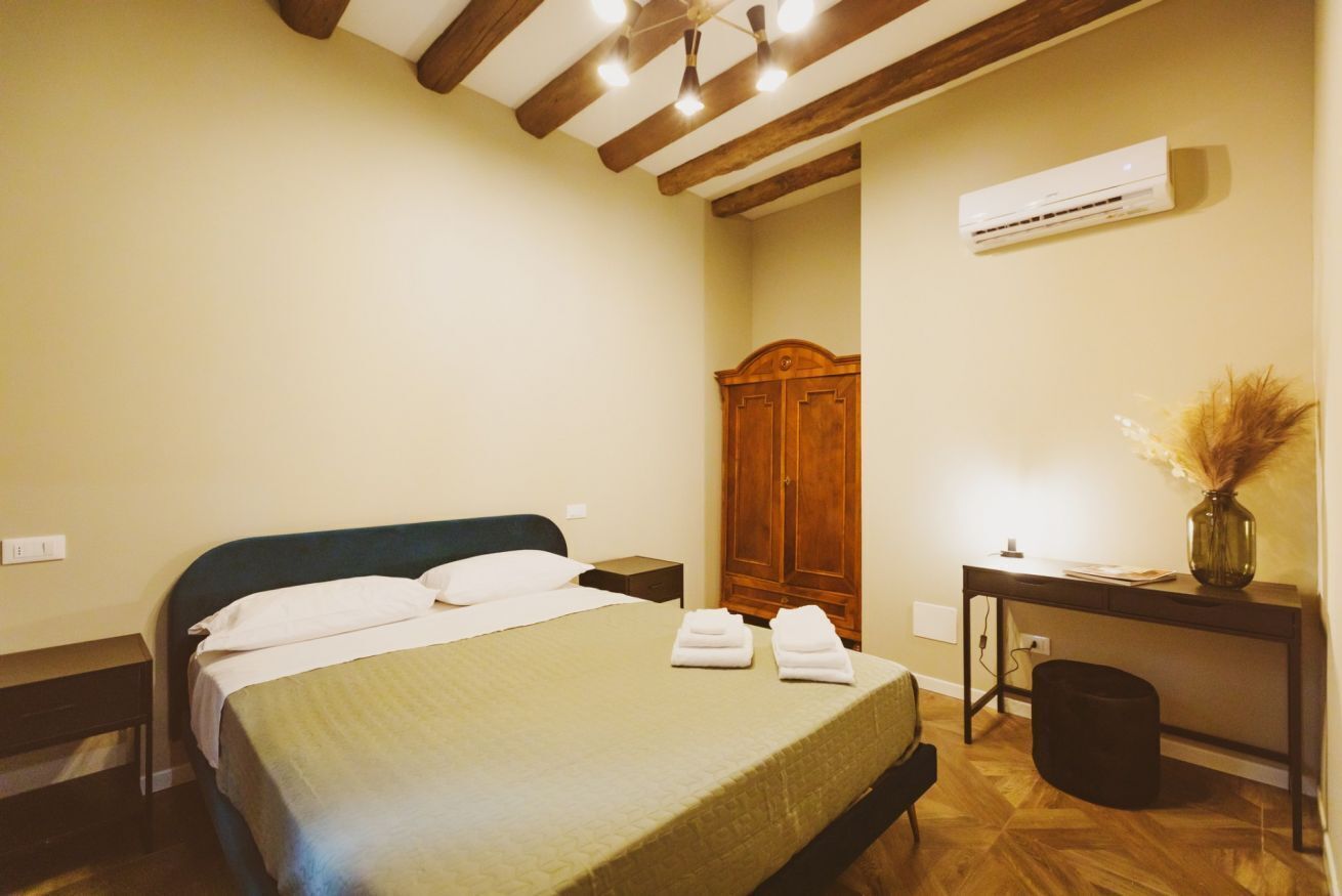 1 bedroom, iron/ironing board, internet, bed sheets