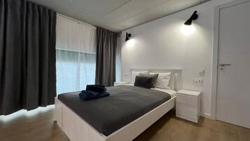 1 slaapkamer, een strijkplank/strijkijzer, wifi, beddengoed