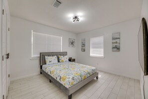 3 habitaciones, tabla de planchar con plancha, wifi y ropa de cama 
