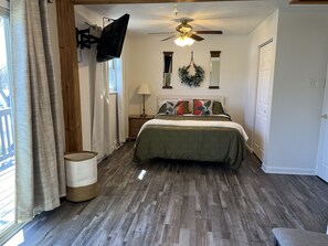 2 bedrooms, travel crib, free WiFi, bed sheets