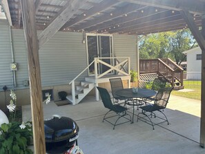 Outdoor dining - Cozy home with great outdoor space to relax, bbq or play with your fur baby.  (Gray Summit)