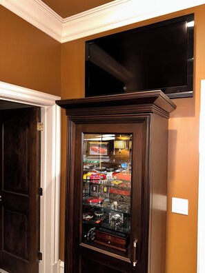 Interior - Cozy Luxury getaway King bedroom  (Atlanta)