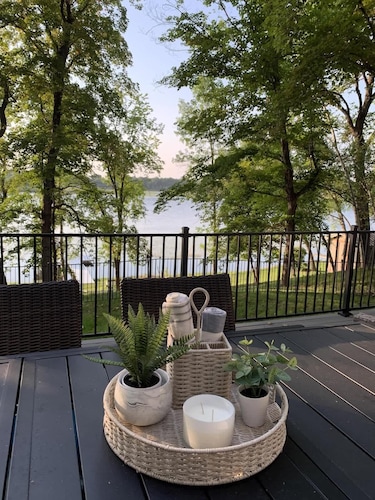 Island View McDonald Lake