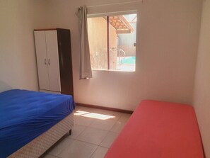 4 bedrooms, iron/ironing board, WiFi