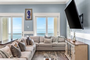 Smart TV, videogiochi, lettore DVD, biblioteca musicale