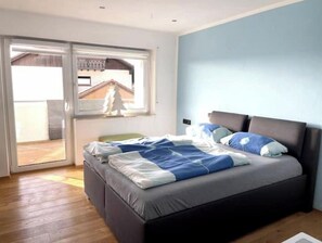 4 soverom, strykejern/-brett, reiseseng for barn og wi-fi (inkludert)