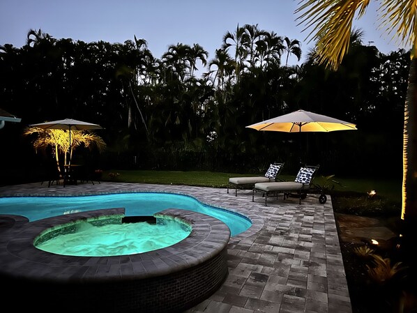 Outdoor pool, a heated pool - Winter Escape! Heated Pool + Spa / 2 King Suites / 5 star experience (Fort Myers)