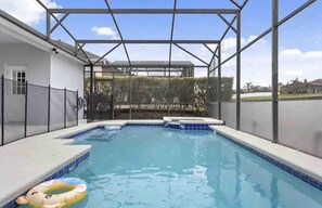 A heated pool - Luxury Pool/Spa themed home near Disney World/Universal (Davenport)