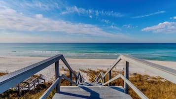 Am Strand, Liegestühle, Strandtücher