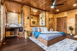 1 bedroom, desk, iron/ironing board, travel cot - Summer Sunrises / Spa Cabin, Hot Tub, Mtn Views (Gatlinburg)