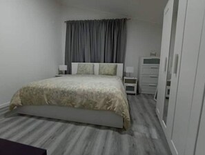 3 bedrooms, desk, free WiFi, bed sheets