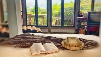 9 bedrooms, WiFi, bed sheets