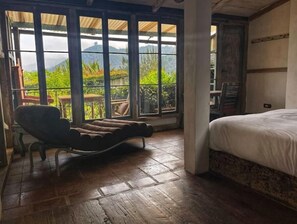 9 bedrooms, WiFi, bed sheets