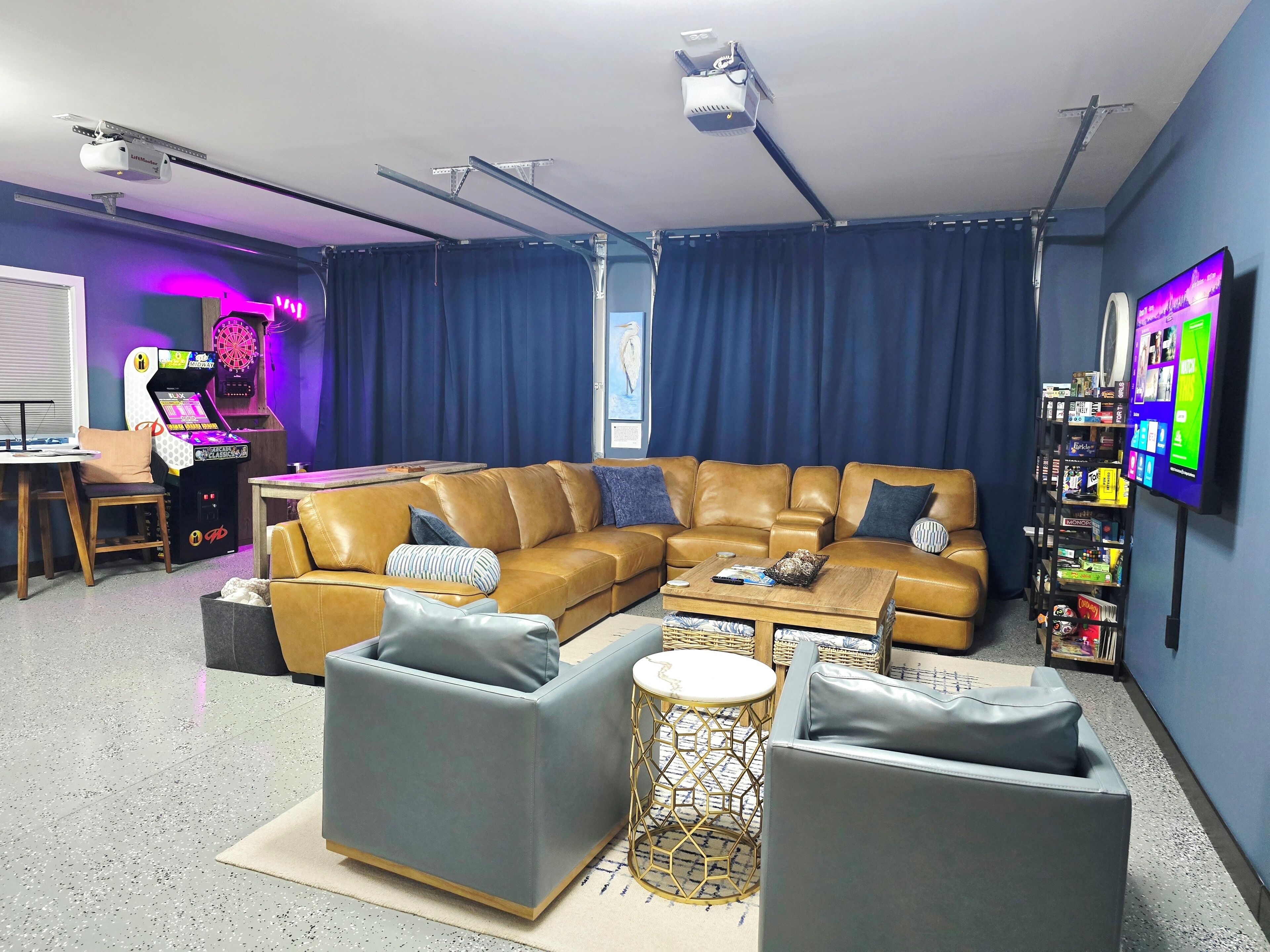 Rec/game room with TV, arcade games, board games, 