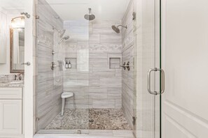 Hair dryer, towels - Lakefront, Farm Animals, Swim, Kayaks, Sauna, Gym (Flowery Branch)