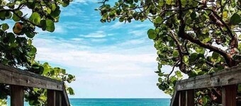 Luxe Golden Hour, Private Pool & Pickleball Court