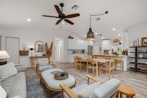 Smart TV, ping pong, books, stereo