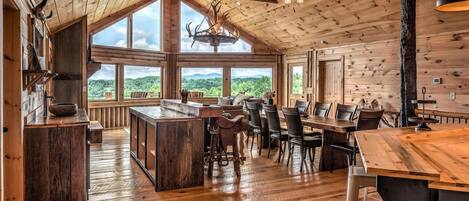 المنشأة من الداخل