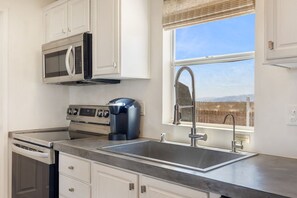 Unclassified image, 5 of 38, button - Desert Moon-Hot Tub & Views Near Joshua Tree! (Joshua Tree)