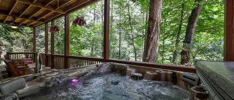 Tina de hidromasaje al aire libre