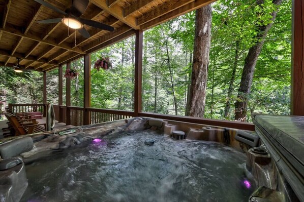 Outdoor spa tub
