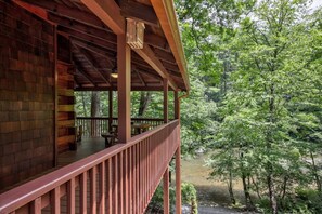 Outdoor dining - Toccoa River Fun + Hot Tub, Game Rm, Fish, Swim (Blue Ridge)