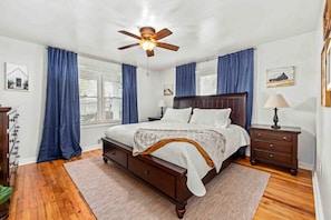 3 bedrooms, desk, iron/ironing board, travel crib