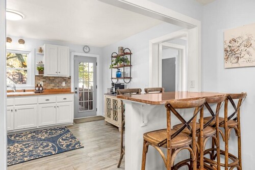 Charming Downtown Buford | Walk to Eats & Shops